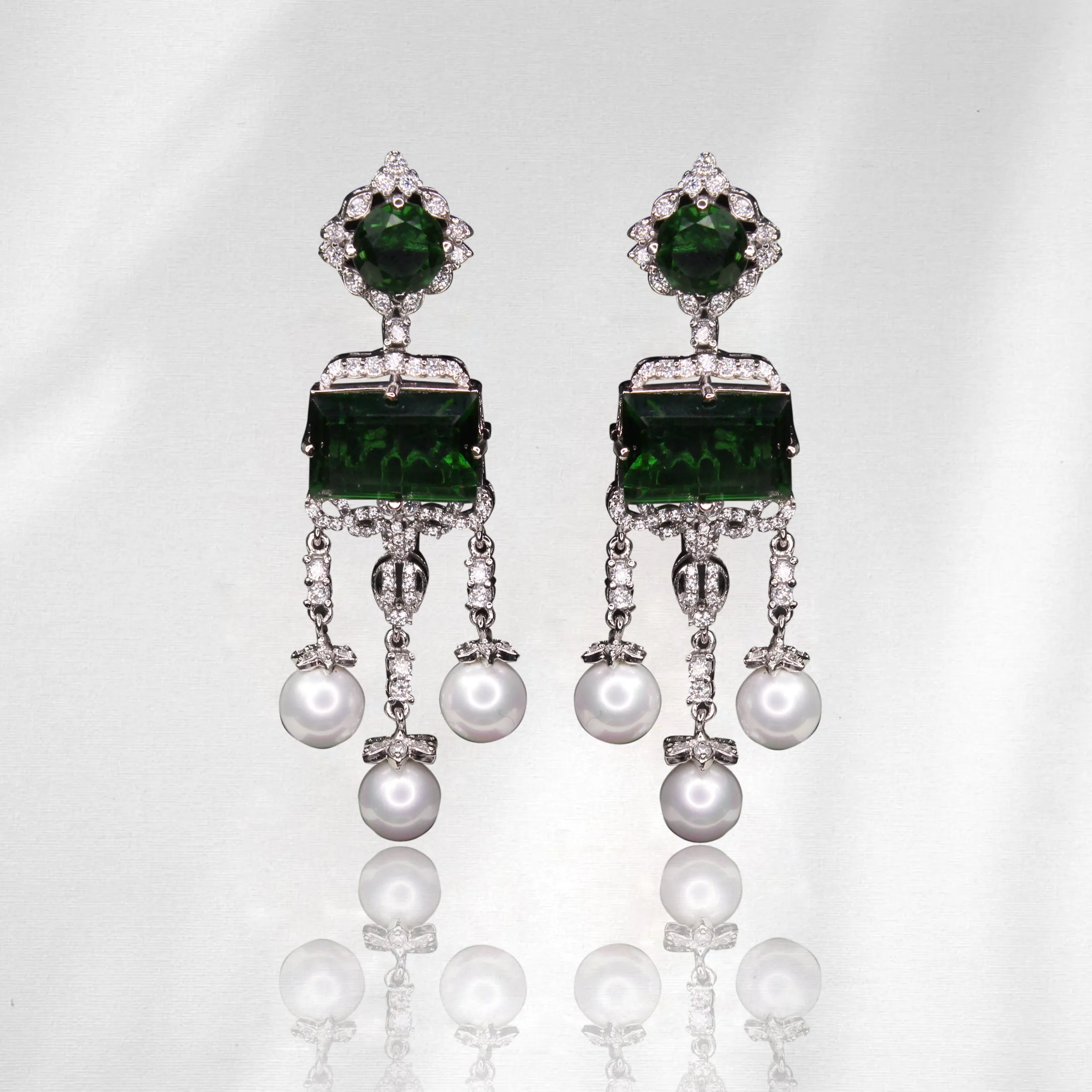 Earrings in Green Onyx, Pearls and Zircons