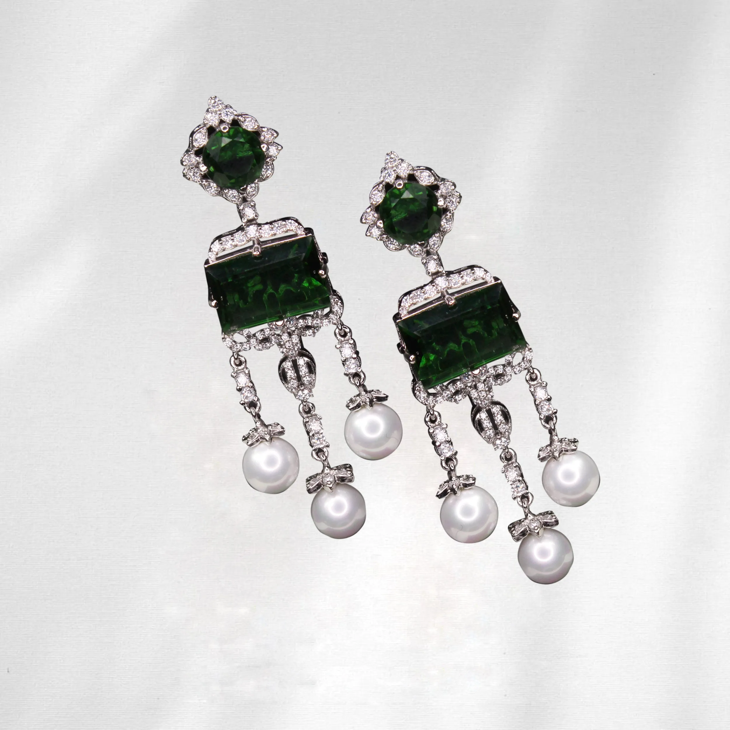 Earrings in Green Onyx, Pearls and Zircons