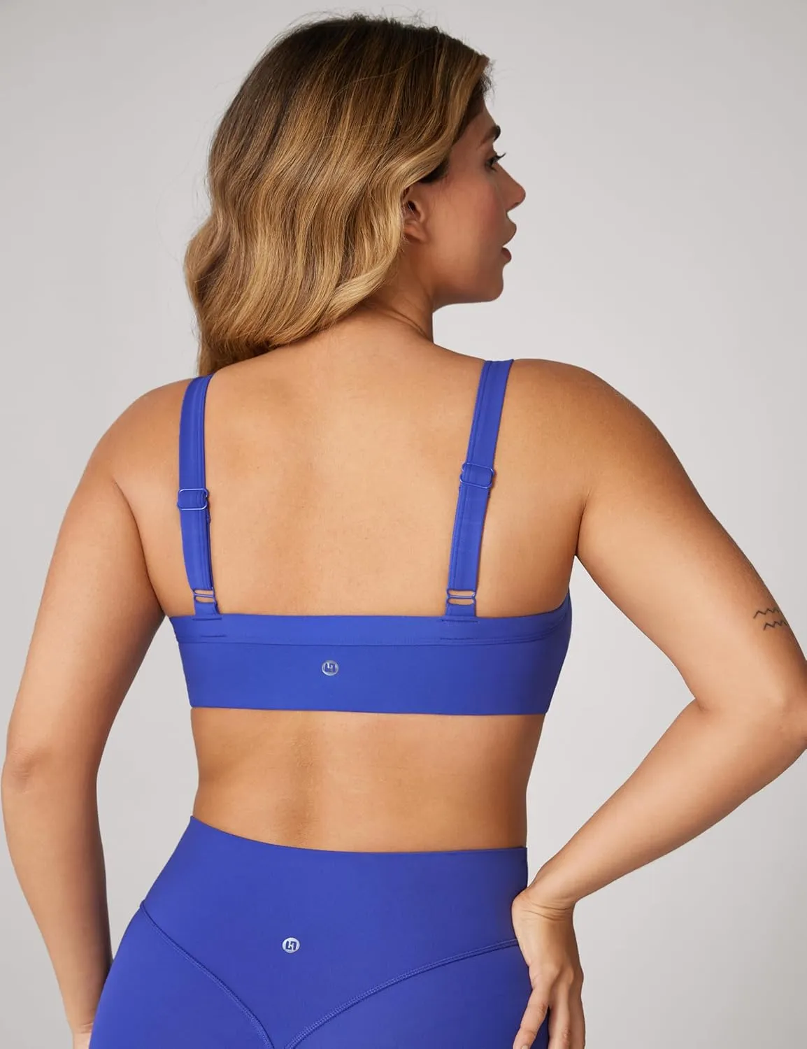 Hugcurve Adjustable Sports Bra Square Neck Wireless Padded Yoga Workout Tops